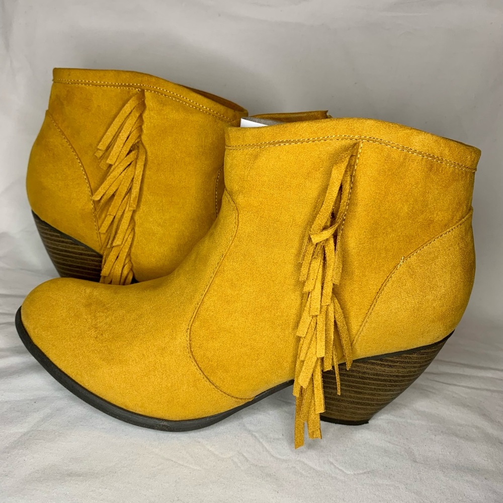 Shoe Dazzle Mustard Fringe Booties - 10M